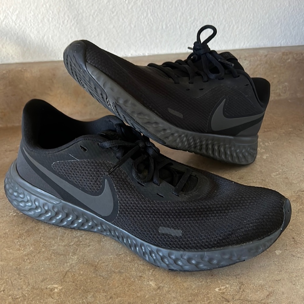 Nike Revolution